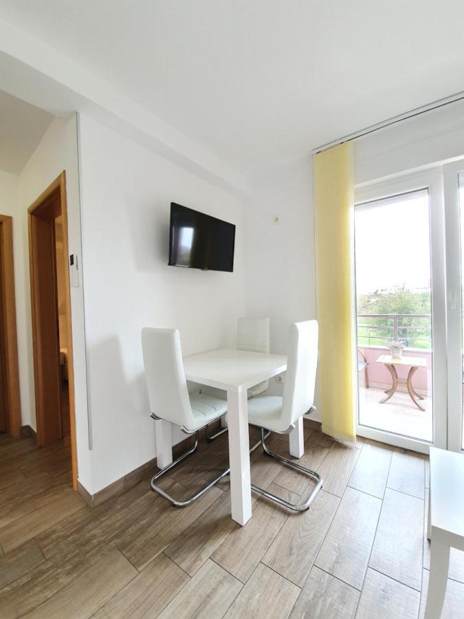 Apartments Karla Bibinje Bagian luar foto